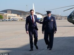 JD Vance enfrenta o maior teste de sua carreira enquanto lidera as negociações de Trump com o Irã… mas especialistas alertam que ‘erro estratégico’ pode destruir toda a missão de paz O mundo encontra-se numa encruzilhada assustadora enquanto as autoridades americanas e iranianas, incluindo JD Vance, se preparam para se sentarem frente a frente nas negociações diretas de mais alto nível entre os dois países desde a Revolução Islâmica de 1979.