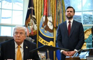 JD Vance reage ao AI Jesus Post de Trump e à reação do Papa Leo Feud Trump posted a picture (left) appearing to depict him as Jesus on Truth Social. On Sunday, he returned to the White House (right) after attending a UFC event in Miami