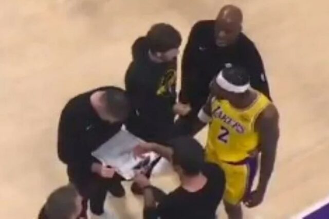 JJ Redick, do Lakers, diz que a troca verbal com Jarred Vanderbilt, do Lakers, entrou no grupo de treinadores e apareceu animado para tentar falar com Redick, que estava usando o quadro branco com o assistente técnico Greg St. Jean.