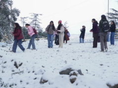 JK: Nova nevasca em Guldanda em Bhaderwah atrai milhares de turistas JK: Nova nevasca em Guldanda em Bhaderwah atrai milhares de turistas