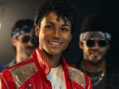 Jaafar Jackson incorpora Michael Jackson em ‘Michael’. Mas ele canta no filme? Michael Jackson se apresentando no palco durante a Jackson 5 Victory Tour e Jaafar Jackson em