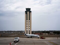 Jacaré de 1,80 metro atrasa voo da Delta decolando do aeroporto da Geórgia Um jato regional Canadair CRJ-900 no Aeroporto Internacional de Savannah/Hilton Head.