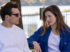 Jack Schlossberg reage à forma como seus pais foram retratados em ‘Love Story’: ‘Estávamos rindo tanto’ Imagem dividida de pessoa real ao lado dos atores que os interpretam na série: John F. Kennedy Jr e Carolyn Bessette / paul kelly anthony e sarah pidgeon