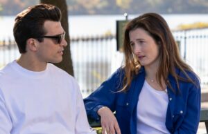 Jack Schlossberg reage à forma como seus pais foram retratados em ‘Love Story’: ‘Estávamos rindo tanto’ Imagem dividida de pessoa real ao lado dos atores que os interpretam na série: John F. Kennedy Jr e Carolyn Bessette / paul kelly anthony e sarah pidgeon