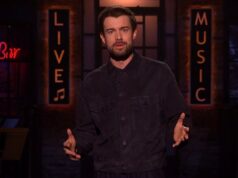 Jack Whitehall brinca que reservou o DJ demitido da BBC Scott Mills para seu casamento no monólogo ‘SNL UK’ Jack Whitehall brinca que reservou o DJ demitido da BBC Scott Mills para seu casamento no monólogo 'SNL UK'