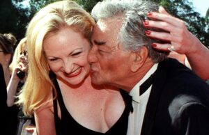 Jackie, filha do astro de ‘Columbo’, Peter Falk, morre aos 60 anos Jackie, filha do astro de 'Columbo', Peter Falk, morre aos 60 anos