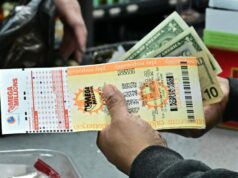 Jackpot de US$ 150 milhões da Mega Millions. Veja os números vencedores do sorteio de 24 de abril Os bilhetes de loteria da loteria Mega Millions são adquiridos em Hawthorne, Califórnia.