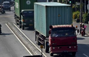 Jalan Rusak e Kecelakaan Meningkat, Bekasi Kaji Pembatasan Jam Truk Jalan Rusak e Kecelakaan Meningkat, Bekasi Kaji Pembatasan Jam Truk