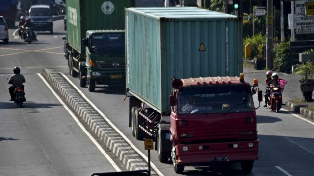 Jalan Rusak e Kecelakaan Meningkat, Bekasi Kaji Pembatasan Jam Truk
