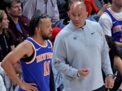 Jalen Brunson, do Knicks, minimiza briga de gritos com seu pai Jalen Brunson brigou com seu pai, Rick, que é assistente técnico do Knicks, durante a vitória por 114-98 no jogo 4 sobre o Hawks em 25 de abril de 2026 em Atlanta.