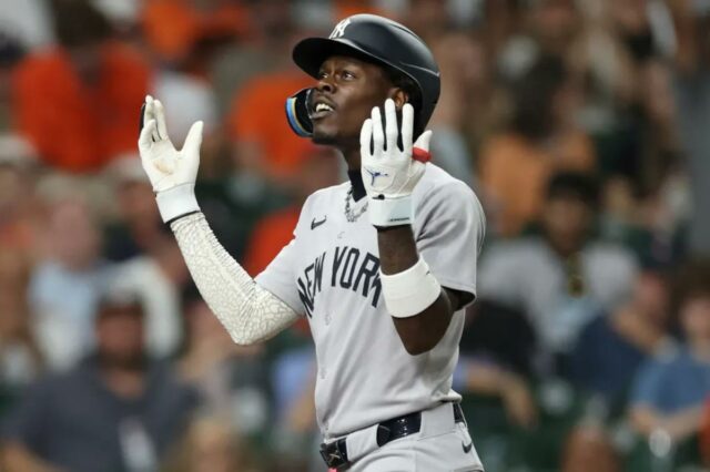 Jazz Chisholm Jr. comemora depois de acertar um home run solo na quarta entrada da vitória dos Yankees por 12-4 sobre os Astros em 24 de abril de 2026 em Houston.