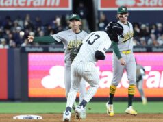Jeff McNeil espera um retorno emocionante do Citi Field após uma rotatividade do Mets que foi “um pouco louca de ver” O jogador da segunda base Jeff McNeil lança para a primeira para completar uma jogada dupla depois de expulsar Jazz Chisholm Jr. durante a sexta entrada da vitória dos Yankees por 5-3 sobre os A's em 7 de abril de 2026 no Stadium.