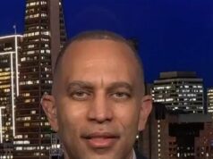 Jeffries: Administração Trump apresentou ‘evidência zero’ de que o Irã era uma ameaça iminente Jeffries: Administração Trump apresentou 'evidência zero' de que o Irã era uma ameaça iminente