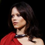 Jenna Ortega diz que quase parou de atuar antes de conseguir o papel de 'você': 'Foi uma coisa boa'