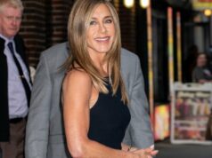 Jennifer Aniston não consegue resistir a um LBD – estamos copiando o visual a partir de US$ 8 Marta Stewart