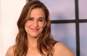 Jennifer Garner usava um cardigã que fazia todo mundo parecer rico na Califórnia Jennifer Garner usava um cardigã que fazia todo mundo parecer rico na Califórnia