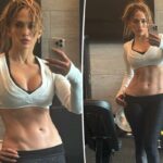 Jennifer Lopez, 56, mostra abdômen tanquinho após sessão de ginástica matinal