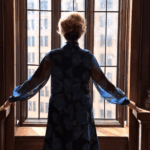 Jessica Lange retorna a 'American Horror Story' após 8 anos na 13ª temporada, define fotos no início das filmagens