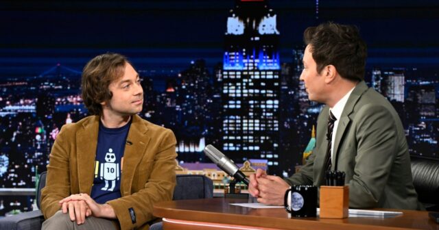 Jimmy Fallon pede desculpas a Christian Hubicki do 'sobrevivente' por inventar uma reviravolta que o eliminou
