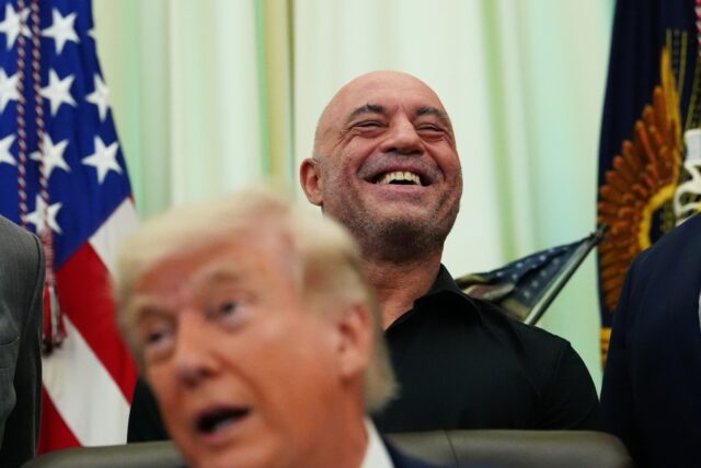 Joe Rogan brinca sobre o erro 'meio adorável' de Ilhan Omar
