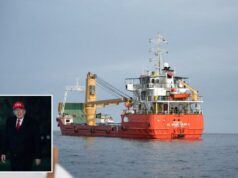 Jogando a carta Trump contra Teerã O presidente Donald Trump fala com repórteres enquanto caminha pelo gramado sul ao chegar à Casa Branca, domingo, 12 de abril de 2026, em Washington. (AP Photo/José Luis Magana)