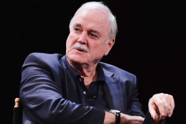 John Cleese critica o silêncio mundial sobre o massacre de cristãos nigerianos na Páscoa por terroristas islâmicos
