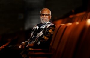John Kani retorna para ‘”Master Harold”… and the Boys’ após 40 anos: ‘É uma jornada incrível’ John Kani retorna para '"Master Harold"... and the Boys' após 40 anos: 'É uma jornada incrível'