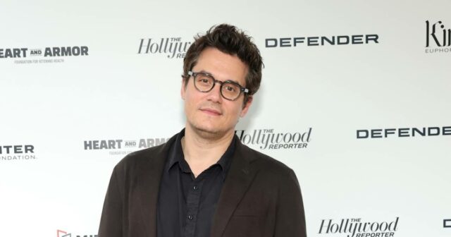 Promo John Mayer aparentemente pede aos fãs que sejam gentis horas antes do lançamento da versão de Taylor do Speak Now