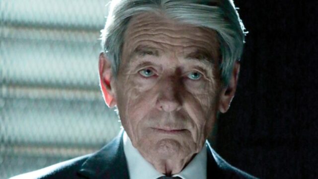 John Nolan, ator de 'Batman' e 'Pessoa de Interesse', morre aos 87 anos
