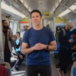 John Ternus poderia pegar emprestado o manual da Microsoft para revigorar a Apple