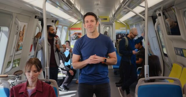 John Ternus poderia pegar emprestado o manual da Microsoft para revigorar a Apple
