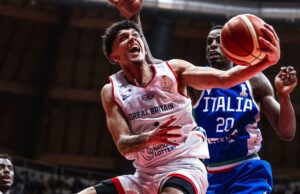 John’s vence as melhores escolas do explosivo armador inglês Quinn Ellis John's vence as melhores escolas do explosivo armador inglês Quinn Ellis