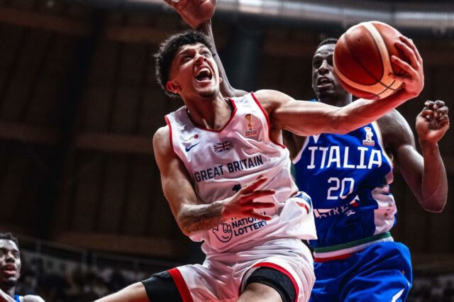 John's vence as melhores escolas do explosivo armador inglês Quinn Ellis
