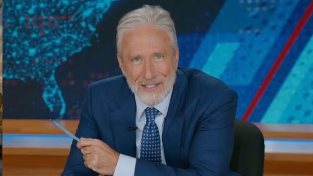 Jon Stewart acha que se parece muito com o paciente Riley Gaines, Trump