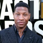 Jonathan Majors caiu por uma janela no set de filmes de ação do Daily Wire; Os produtores minimizam o acidente em meio à greve da tripulação