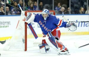 Jonathan Quick pronto para começar pela primeira vez no Rangers após retornar de lesão O goleiro do New York Rangers, Jonathan Quick (32), defende a rede durante o segundo período, quando o New York Rangers enfrentou o New Jersey Devils na quarta-feira, 18 de março de 2026, no Madison Square Garden
