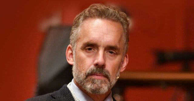 Jordan Peterson começou a sofrer sintomas de acatisia no ano passado, segundo sua filha Mikhaila.