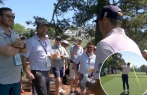 Jordan Spieth bateu em um fã com o impulso de Masters – e então compartilhou um momento com ele O jogador de golfe Jordan Spieth observa sua bola, mostrada com uma linha de trajetória amarela, voar pelo ar após acertá-la, enquanto os espectadores se alinham em ambos os lados do green.