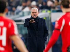 José Mourinho considera contratar o ex-atacante do Manchester United para o Benfica em transferência gratuita José Mourinho considera contratar o ex-atacante do Manchester United para o Benfica em transferência gratuita