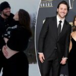 Josh Allen e Hailee Steinfeld anunciaram que estavam esperando o primeiro filho juntos em 12 de dezembro de 2025.