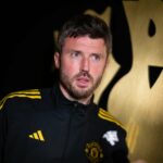 Jovem do Man Utd é visto treinando no time principal antes do confronto com o Brentford