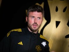 Jovem do Man Utd é visto treinando no time principal antes do confronto com o Brentford Jovem do Man Utd é visto treinando no time principal antes do confronto com o Brentford