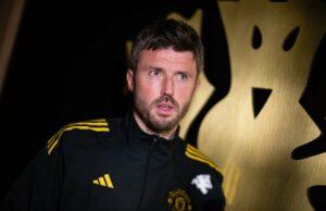 Jovem do Man Utd é visto treinando no time principal antes do confronto com o Brentford Jovem do Man Utd é visto treinando no time principal antes do confronto com o Brentford