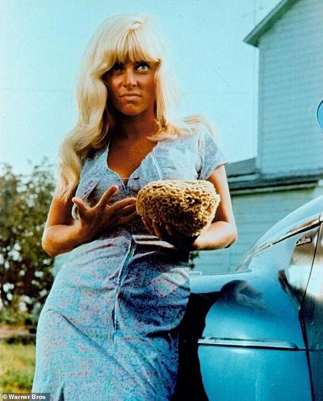 Joy Harmon morta aos 87 anos: loira glamorosa da cena O ícone da tela dos anos 1960, Joy Harmon, que impressionou os fãs em Cool Hand Luke, morreu aos 87 anos - retratada como a lavadora de carros Lucille no filme de 1967