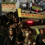 Judeus ultraortodoxos queimam bandeiras de Israel em protesto contra o dia nacional