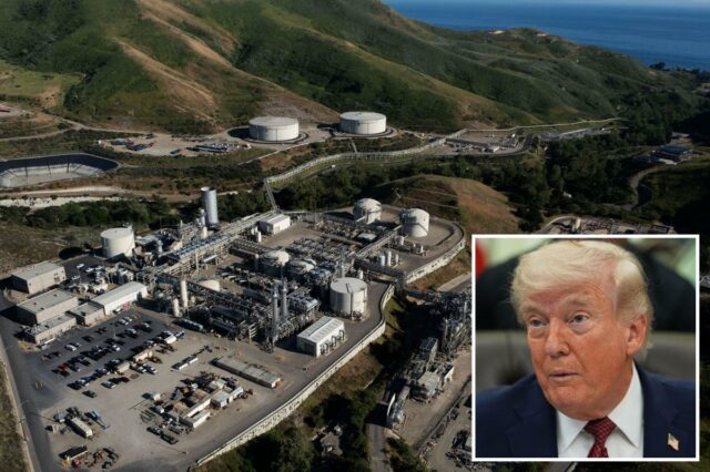 O presidente Donald Trump fala no Salão Oval.