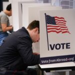 Juiz dos EUA bloqueia tentativa do Departamento de Justiça de apreender dados de eleitores em Rhode Island