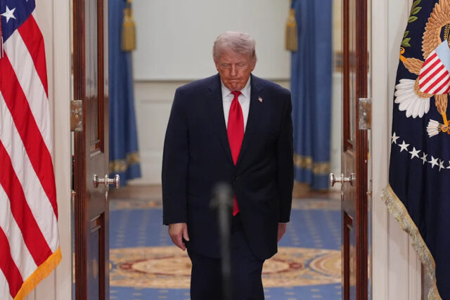 Juiz interrompe esforço de Trump exigindo que faculdades mostrem que Yahoo news home