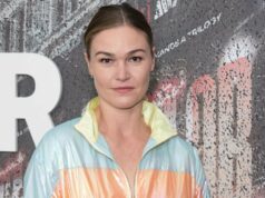 Julia Stiles diz que está ‘muito consciente’ de que vai trabalhar para pagar três filhos e não está mais preocupada em ‘ser vendida’ Julia Stiles diz que está 'muito consciente' de que vai trabalhar para pagar três filhos e não está mais preocupada em 'ser vendida'