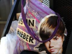 Justin Bieber (e seu laptop) são a atração principal do Coachella Night 2 Justin Bieber (e seu laptop) são a atração principal do Coachella Night 2